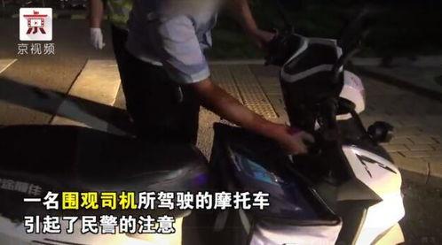 美国吃瓜群众冲突视频,吃瓜群众围观下的激烈对峙